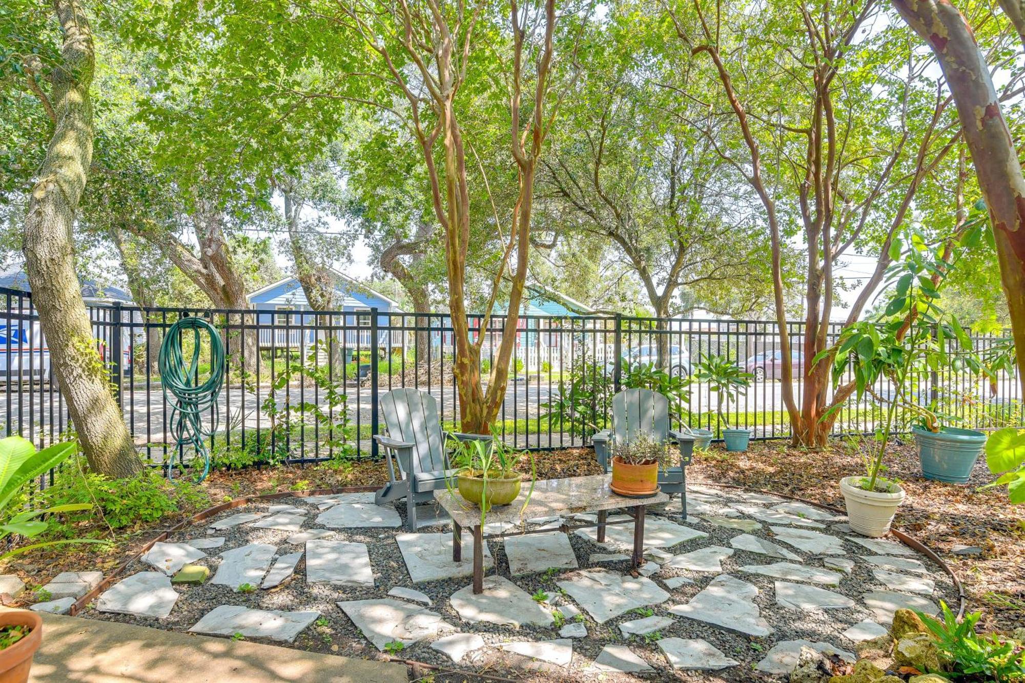 Cozy Galveston Apartment With Private Beach Pass! Luaran gambar